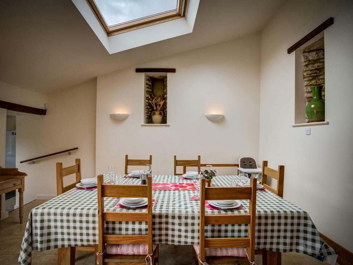 Villa Wytons Piece à Cherington Extérieur photo